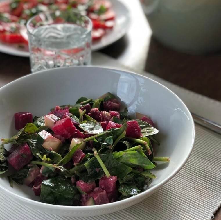 Bietensalade met geitenkaas en walnoten