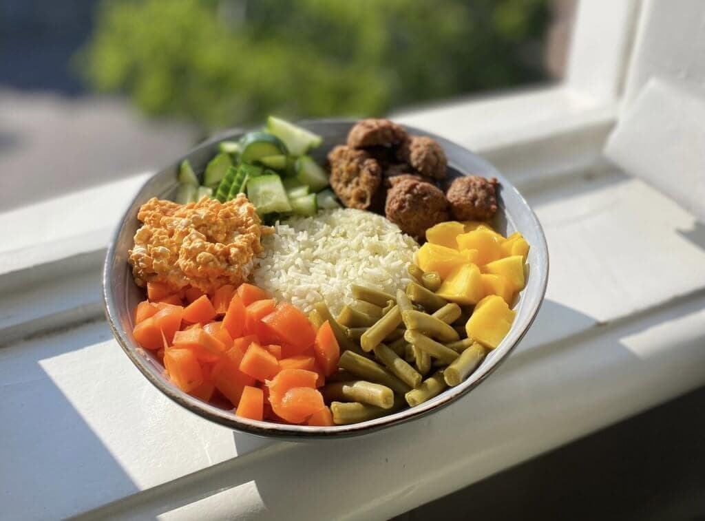 Pokebowl met vegetarische balletjes