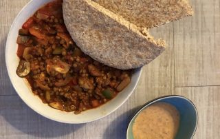 Vegetarische linzenstoof met courgette en paprika